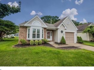 513 Hydrangea Dr, Mount Laurel, NJ 08054