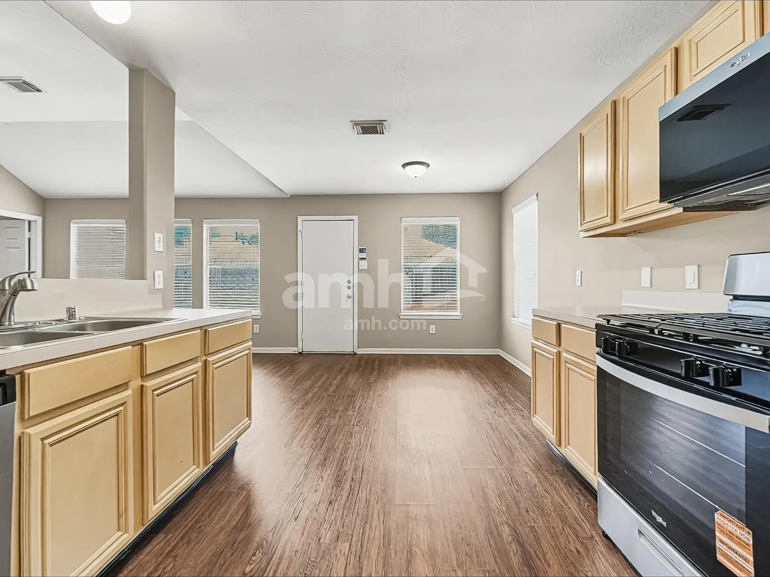 3 bed, 2.0 bath, 1619 sqft, $1,855 — Photo 3