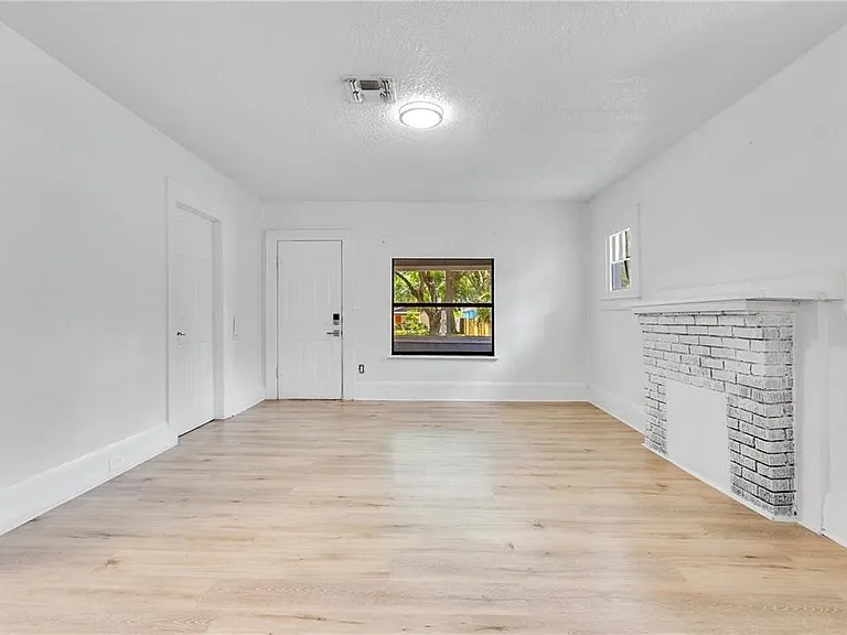 1029 Colyer St — Photo 11