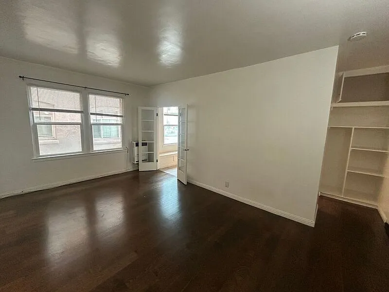 Building Photo - 325 Elm Ave #106