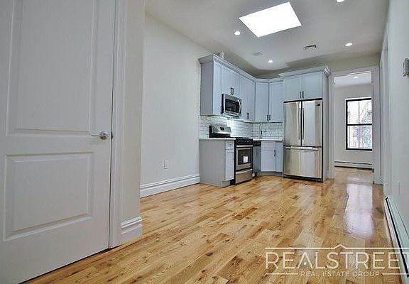 4th image of 1576 Lincoln Pl APT 3