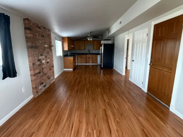 1018 W Main APT C, Puyallup, WA 98371