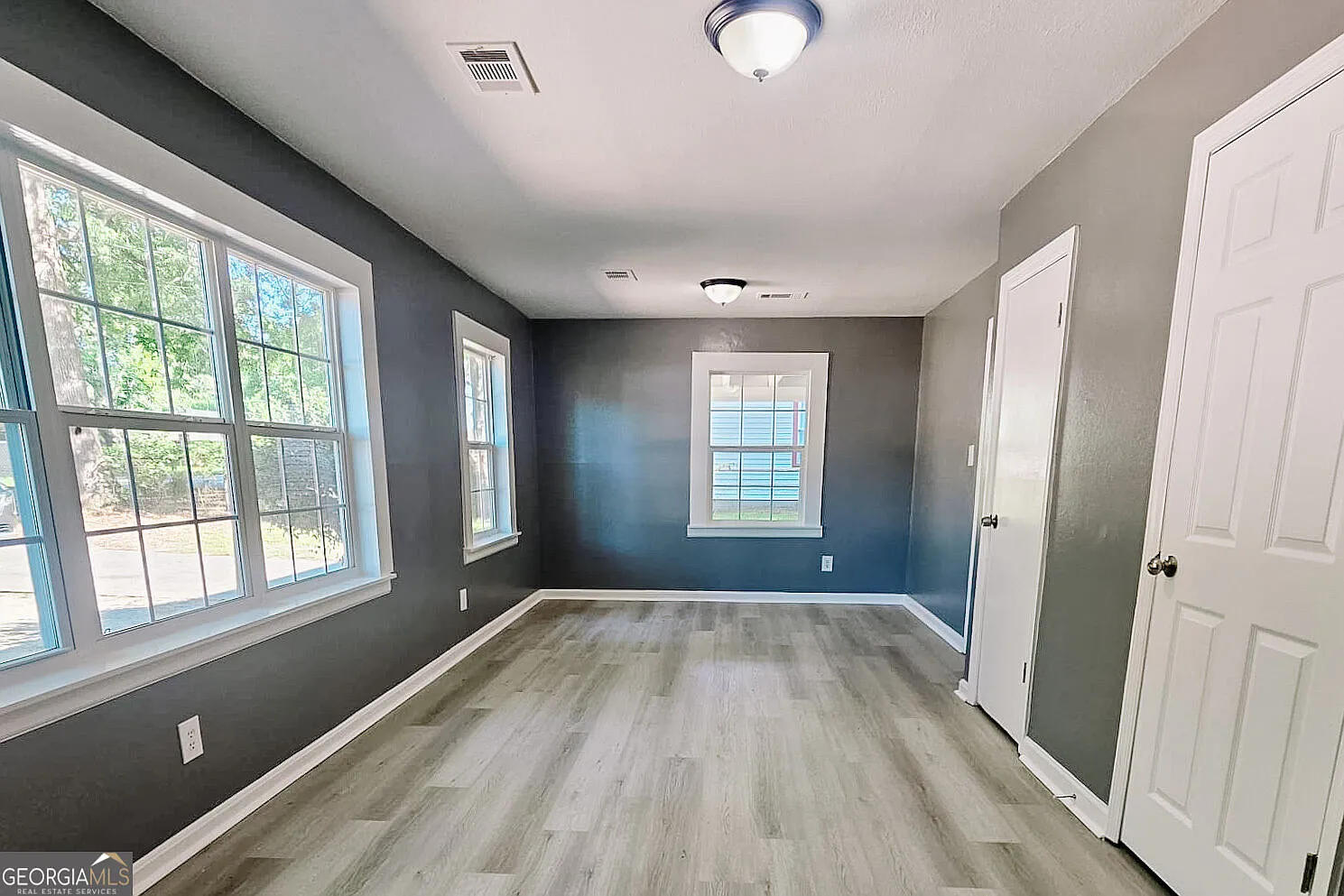3 bed, 1.5 bath, 962 sqft, $1,275 — Photo 3