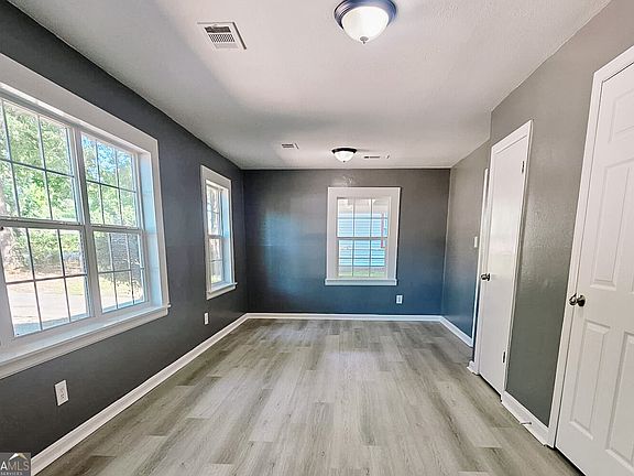 3rd image of 421 North Ave