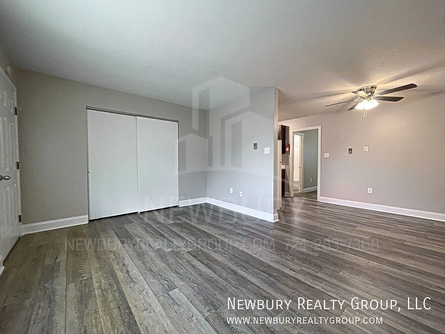 36 Sunbury Est