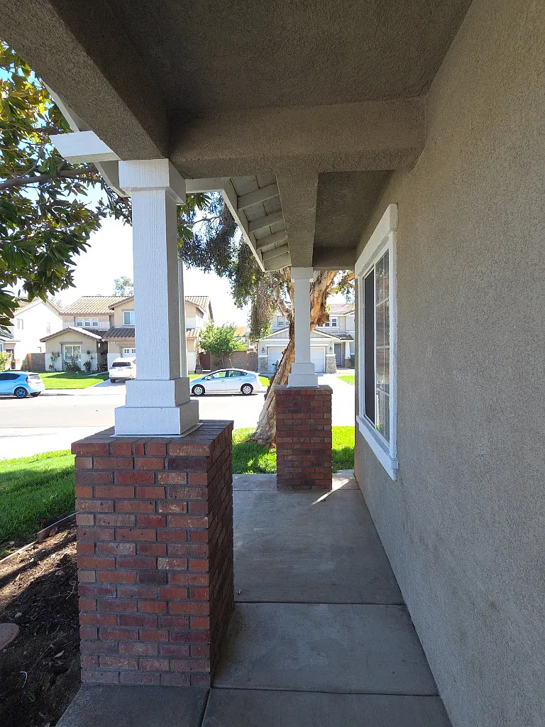 "Coming Soon!" LCL Rental: Spacious 5-Bedroom Eastvale Home — Photo 4