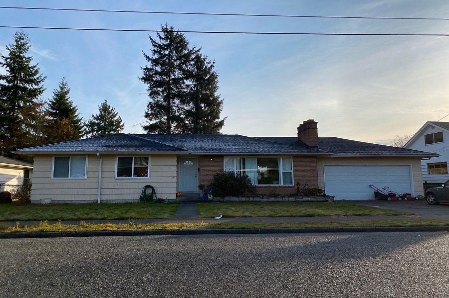 1st image of 506 N St NE