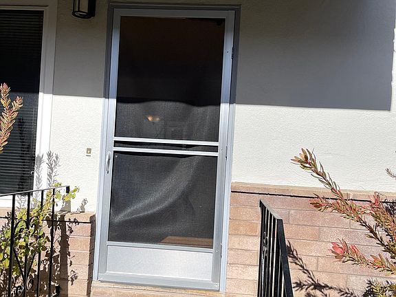 2nd image of 685 Roble Ave #2