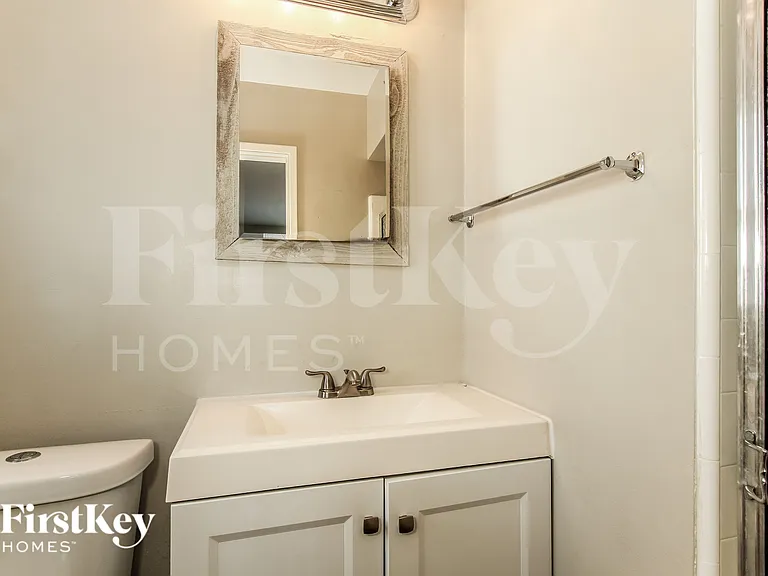 2311 W Maryland Ave — Photo 11