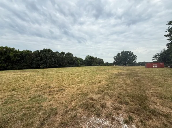 2814 S 64th St #17, Springdale, AR 72762