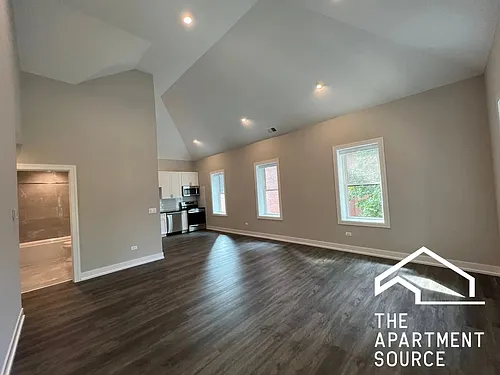 4927 N Claremont Ave #205 Photo 1