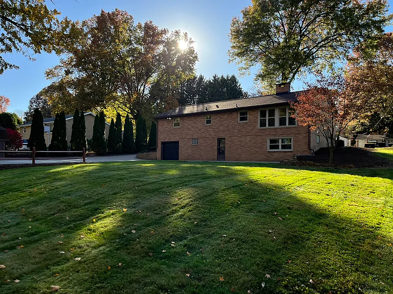 Valley View Dr — Photo 15