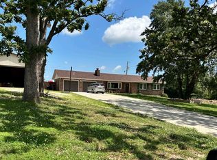 302 E 10th St, Dixon, MO 65459