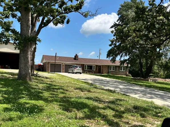 302 E 10th St, Dixon, MO 65459