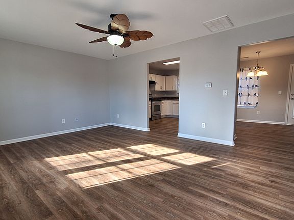 2nd image of 826 Lakeside Ave