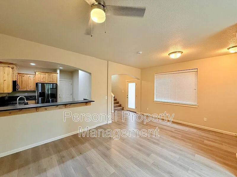 3 bed, 2.5 bath, 1627 sqft, $2,495 — Photo 4