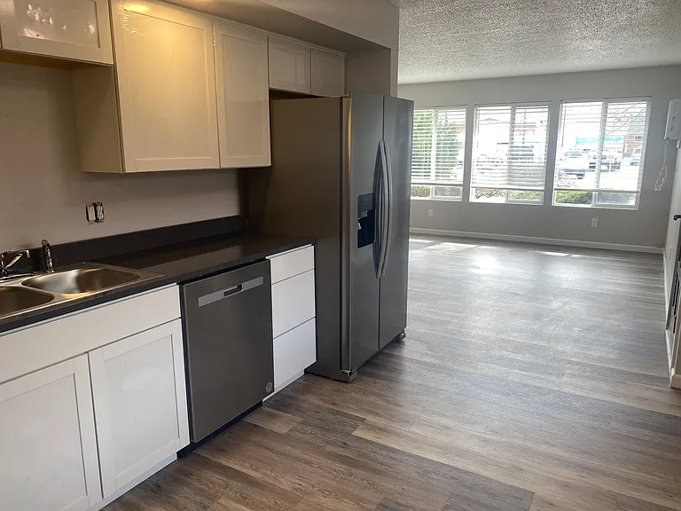 133 E Chelan Ave — Photo 16