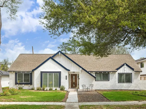 10207 Scofield Ln, Houston, TX 77096