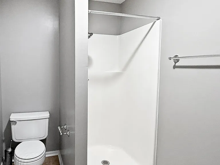 820 Rosedown Ln — Photo 13