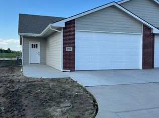 3745 S Bluelake Ct, Wichita, KS 67215