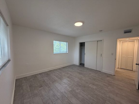 4th image of 1958 NE 172nd St #4