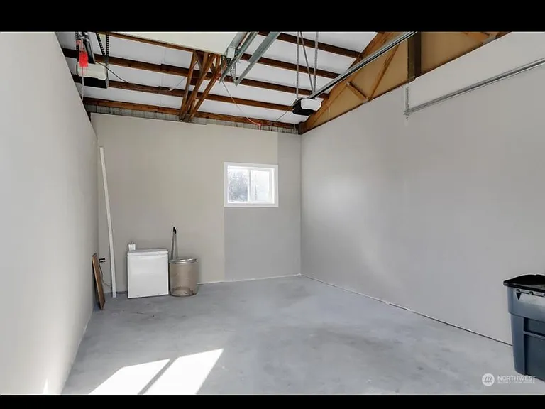 1110 Warner St — Photo 3
