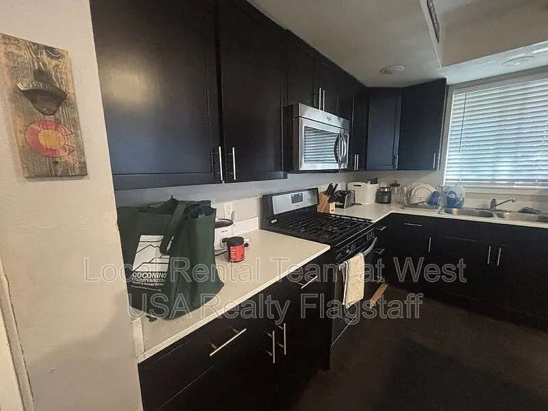 4 bed, 4.0 bath, 1709 sqft, $4,000 — Photo 3
