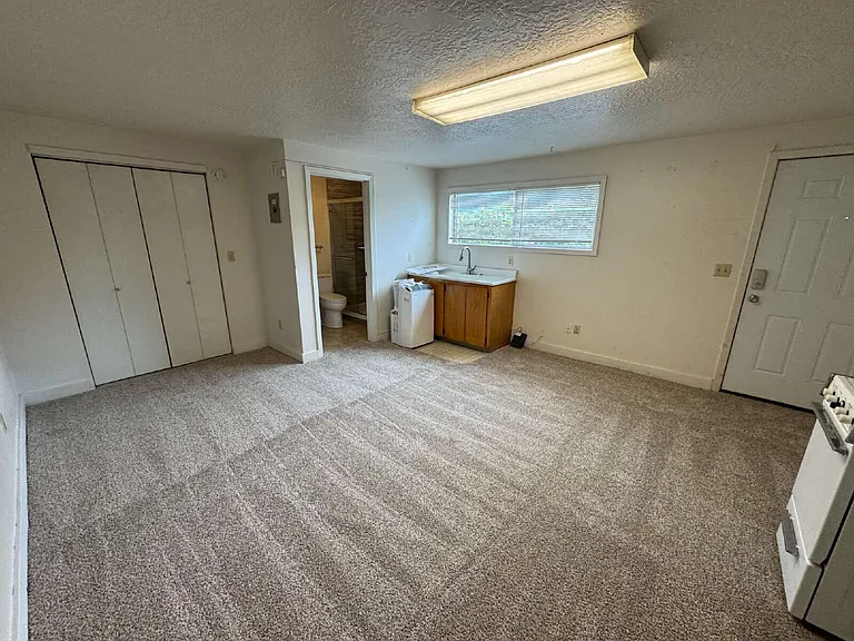 3937 SE 62nd Ave #B — Photo 4