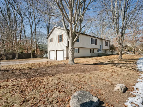 4 Oakwood Road, East Lyme, CT 06357