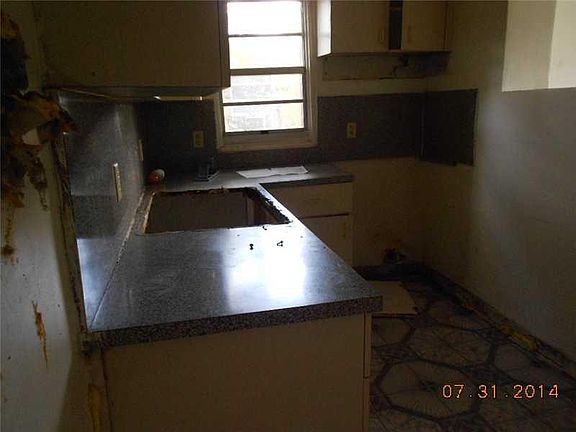 2nd image of 636 NW 10th Te
