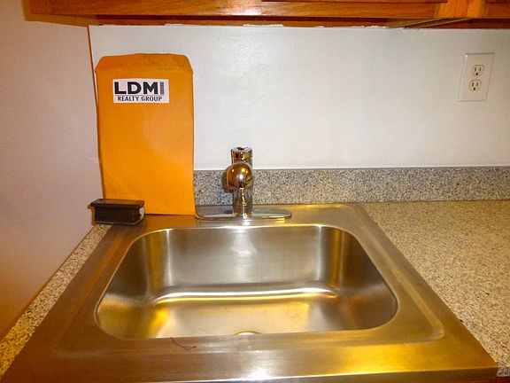 5th image of 89 Eagle St APT 1R