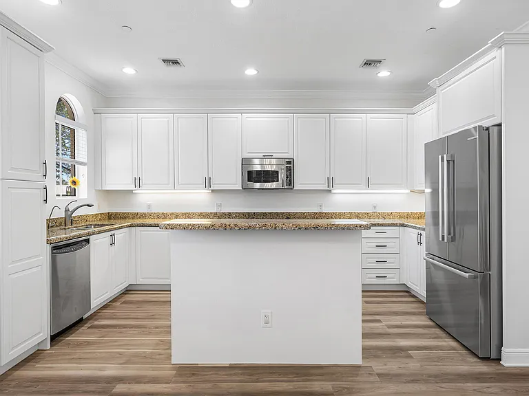 824 Virginia Garden Dr — Photo 1