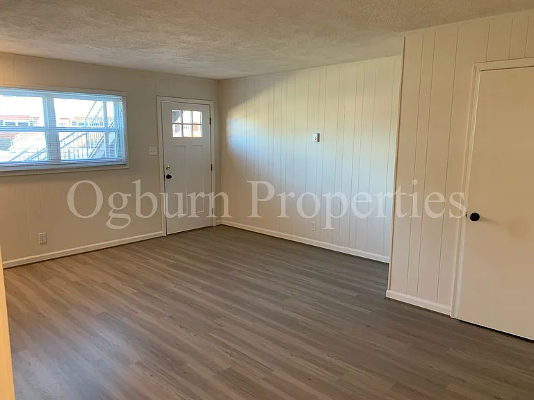 605013 - 221 MAYBERRY AVENUE — Photo 11