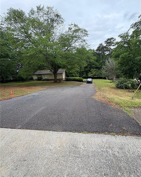 2nd image of 4897 Lou Ivy Rd #20