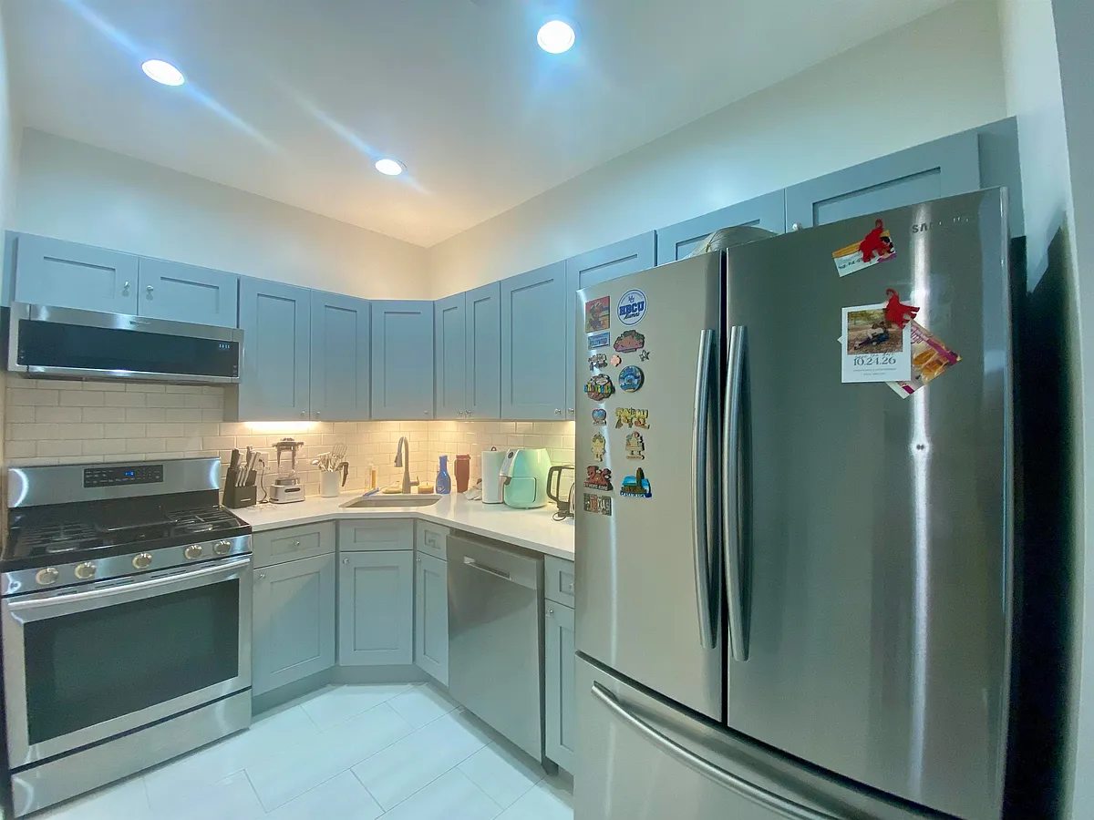 Building Photo - 517 74th St #204