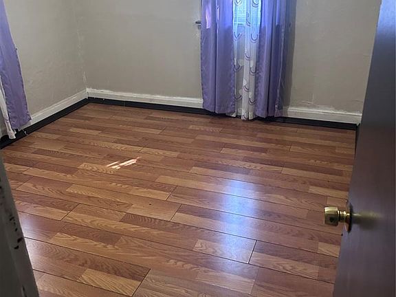4th image of 2912 Lincoln Ave