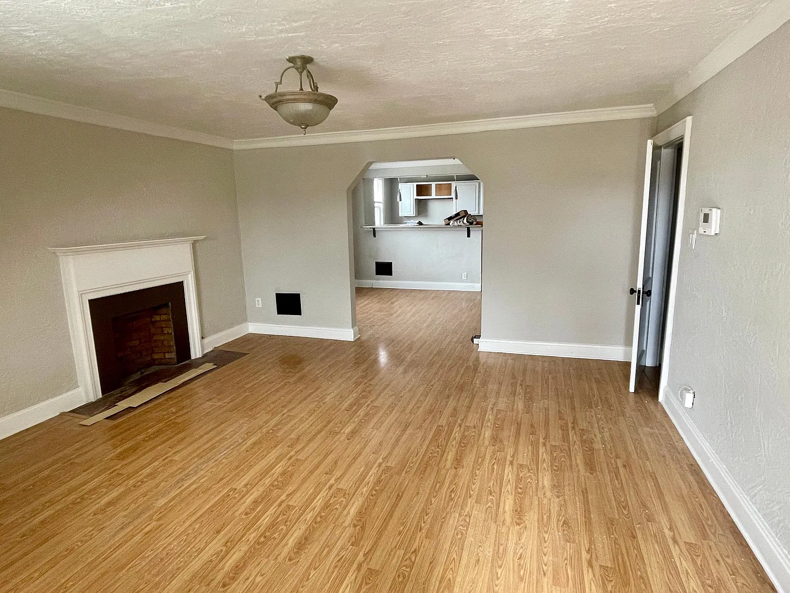 1 bed, 988 sqft, $1,550 — Photo 3