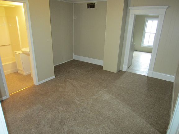 3rd image of 801 E Jefferson St