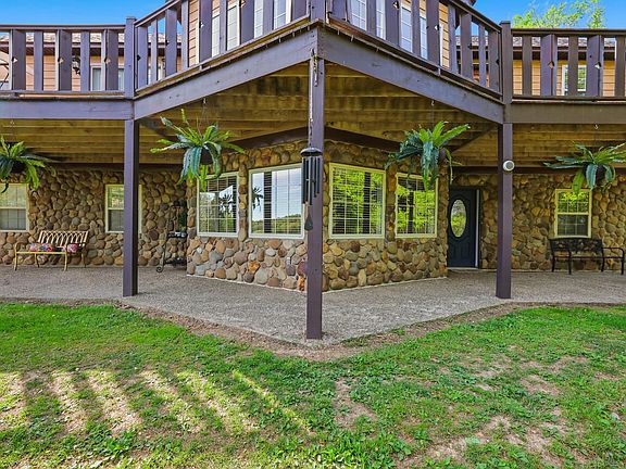 4th image of 60 Crooked Hill Rd