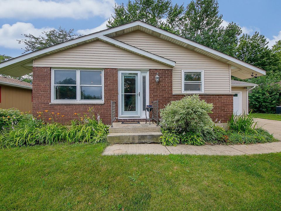 Welcome to 1670 Marikay Avenue in Aurora