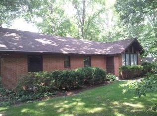 8 Locust Ln, Leola, PA 17540