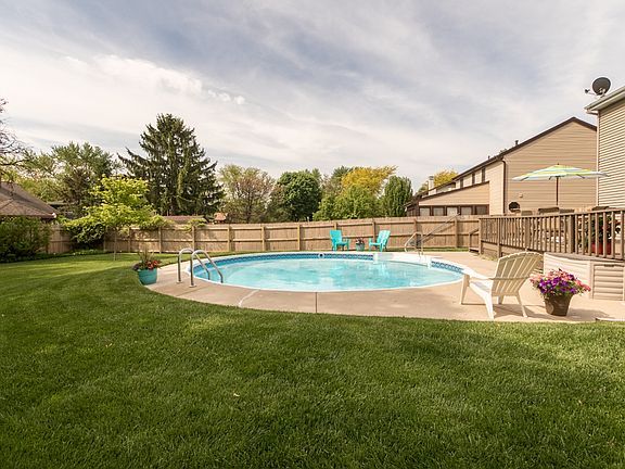 2nd image of 810 Madiera Dr