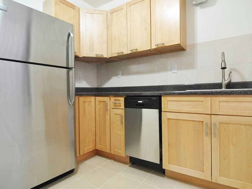 1st image of 549 Isham St APT 25