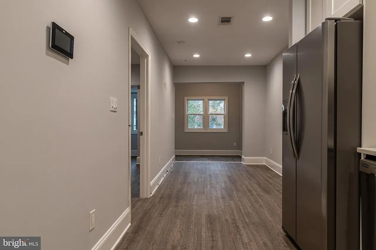 2 bed, 850 sqft, $2,100 — Photo 3