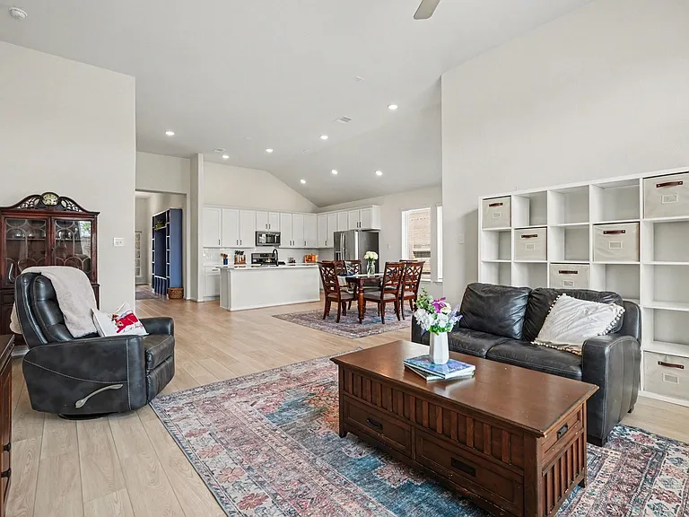 2214 Lierna Dr — Photo 12