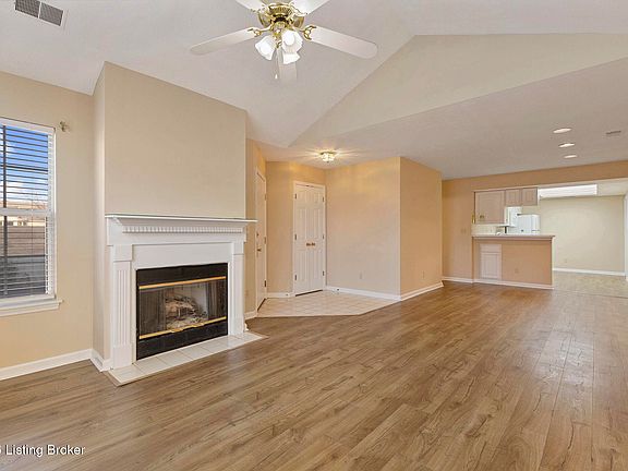 4th image of 3813 Greenhurst Dr