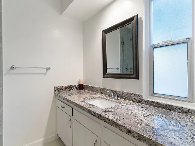 1410 S Bentley Ave #102 — Photo 15