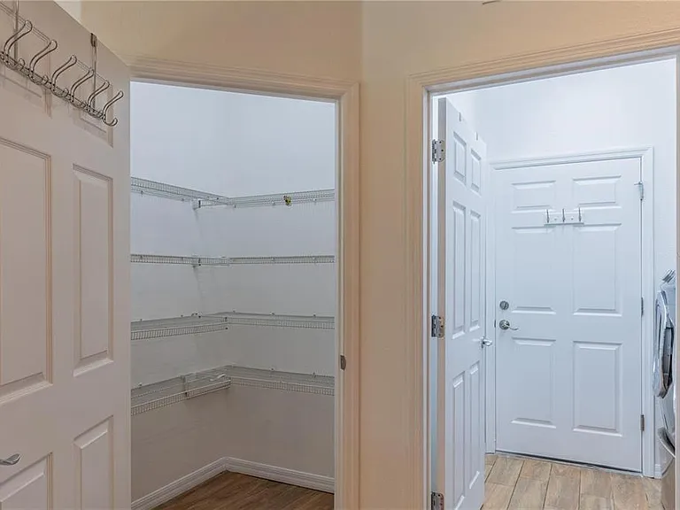 519 Cadiz Dr — Photo 10