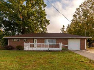 1012 Helen Dr, Hurricane, WV 25526