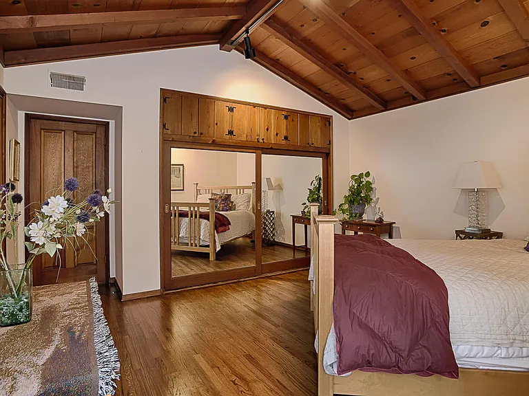 556 Scenic Dr — Photo 9